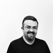 الدكتور محمد الطراونة اخصائي في طب اسنان