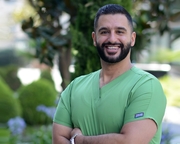 د. احمد العموري اخصائي في جراحة العظام والمفاصل