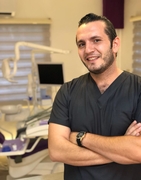 د. احمد المناصير اخصائي في طب اسنان