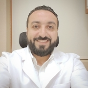 الدكتور ماجد مصطفى اخصائي في باطنية