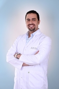 الأستاذ الدكتور عمرو علام اخصائي في جراحة العظام والمفاصل