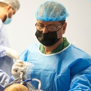 د. الدكتور ماجد اسود السعد اخصائي في جراحة العظام والمفاصل