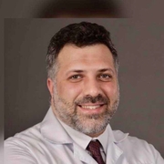 د. محمد ممدوح الحسيني اخصائي في طب عام