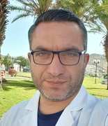 د. طارق عصام اخصائي في الجهاز الهضمي والكبد