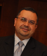 د. يحيى نبيل اخصائي في باطنية