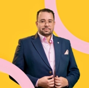 د. محمد دسوقي اخصائي في طب أطفال