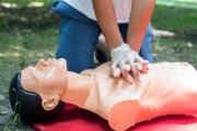 الدكتور بومدين حجاج اخصائي في طب عام