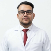 د. امير عمر باخميس اخصائي في طب عام